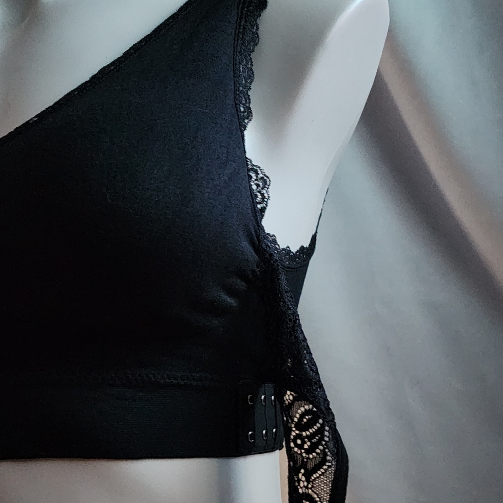 BNWT Black Lace Trim, Soft Support Bralette with Removable Pads, OS Fits Most - Picture 8 of 15